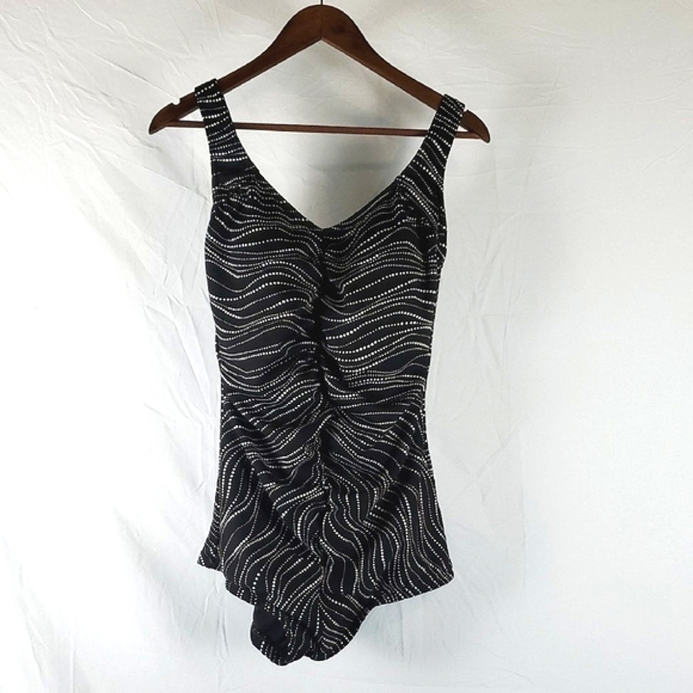 Penbrooke Swimwear Tidal Wave Shirred Front Tummy Control One Piece Swimsuit - Picture 3 of 10